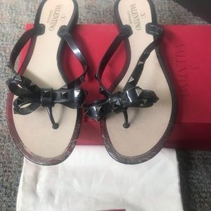 Valentino Garavani Rockstud bow flip flops -new